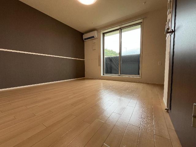 チャコールⅡ番館 リビング