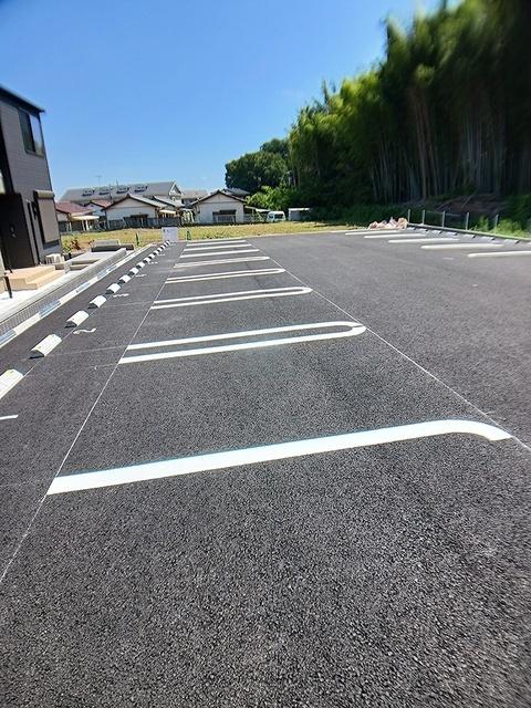 カーサフロイデ（205） 駐車場