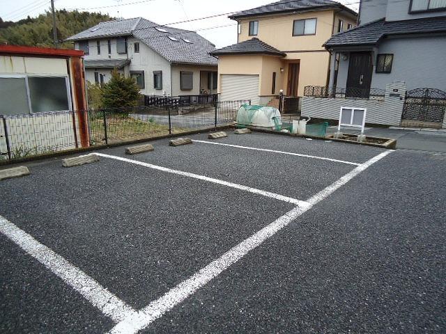 ハーモニーヒルズ（301） 駐車場