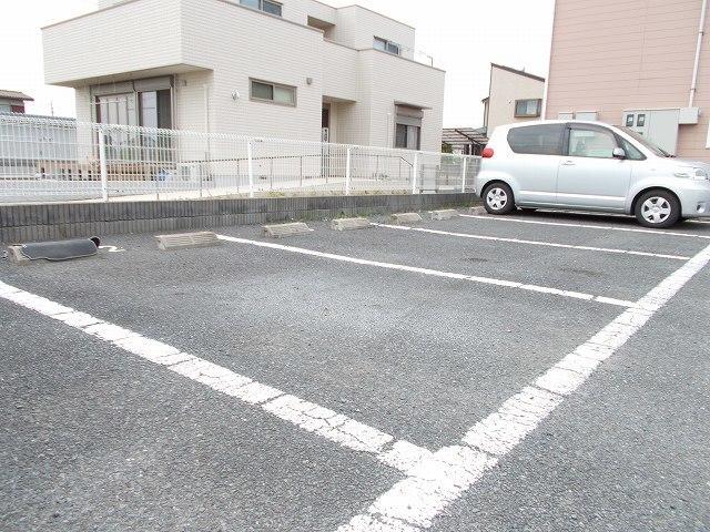 ドウー　パルテール（101） 駐車場