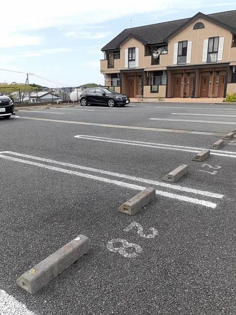 ソレアードⅢ（103） 駐車場