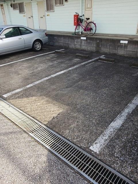 ハイツ太子堂（203） 駐車場
