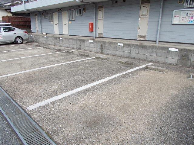 ハイツ太子堂（201） 駐車場
