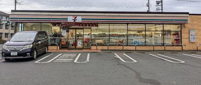 セブンイレブン木更津高柳南店：180m