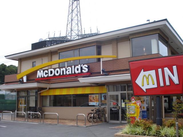 マクドナルド（ファーストフード）：900m