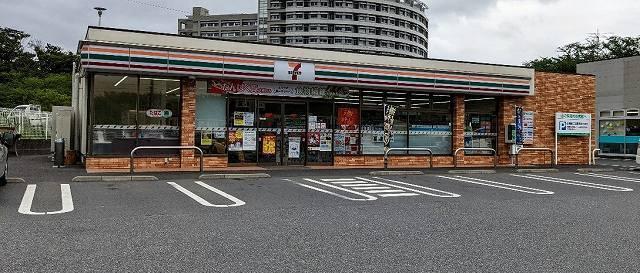 セブンイレブン君津中央病院前店：700m