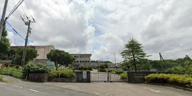 市原市立姉崎東中学校：607m