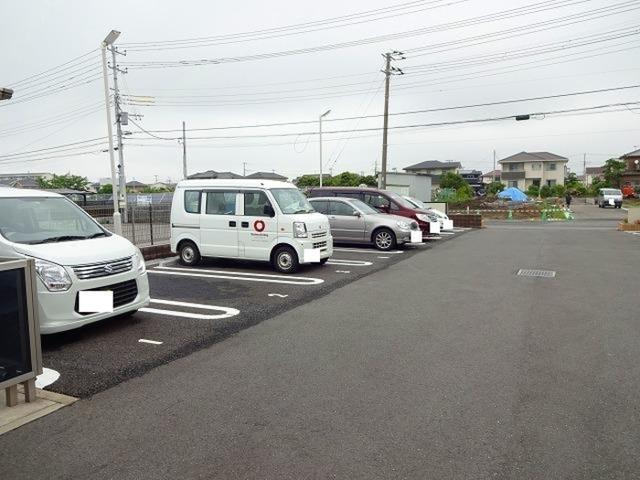 パストラル（203） 駐車場