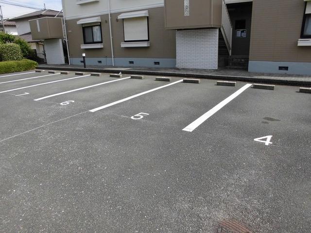 ウェルセッジ請西　Ⅱ（201） 駐車場