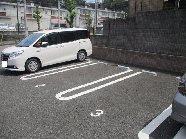アドバンスコートC（301） 駐車場