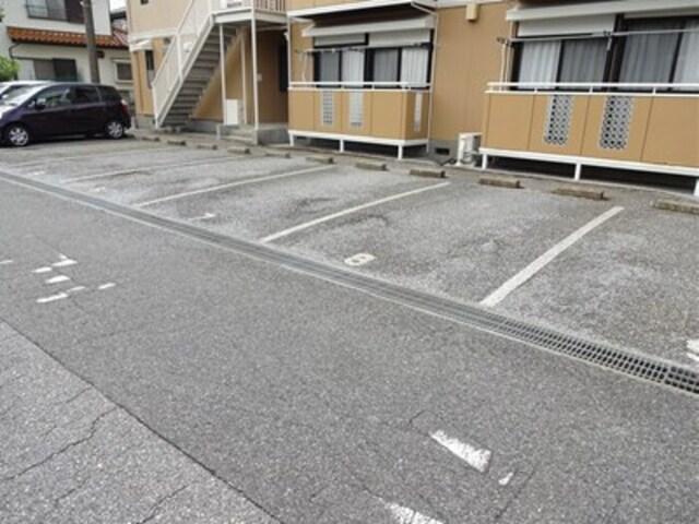 ファーストハイツ福王台（105） 駐車場