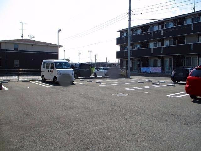 イルマーレ（102） 駐車場
