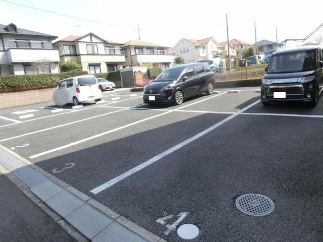 アンソレイエ（101） 駐車場