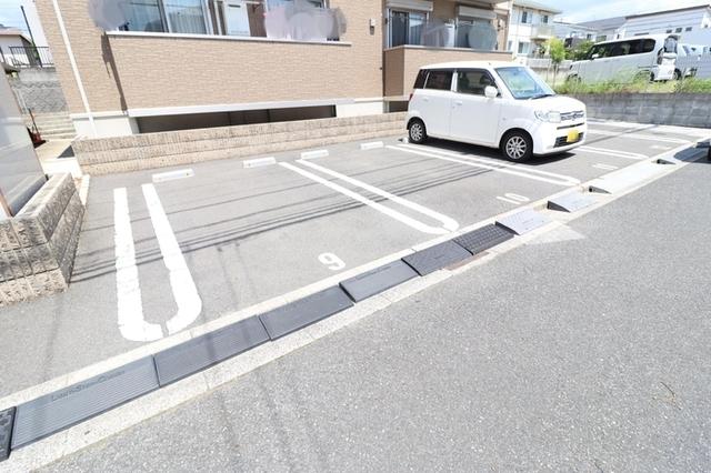 アネモス　Ｂ（101） 駐車場