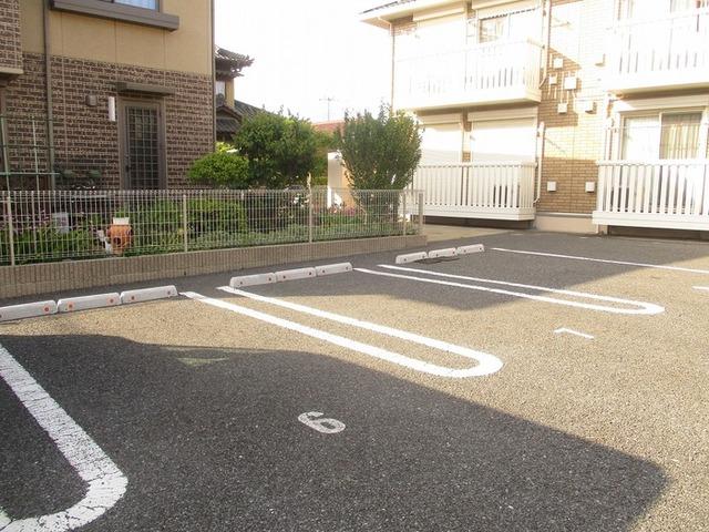 エルプレシア（101） 駐車場