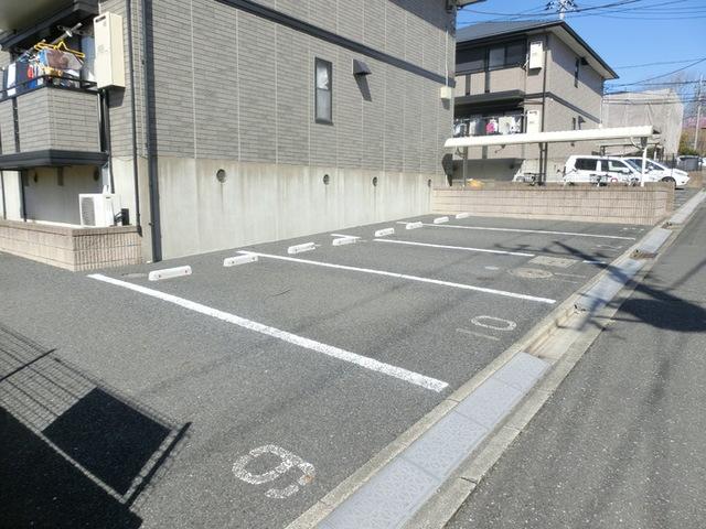 フローラ　春（102） 駐車場
