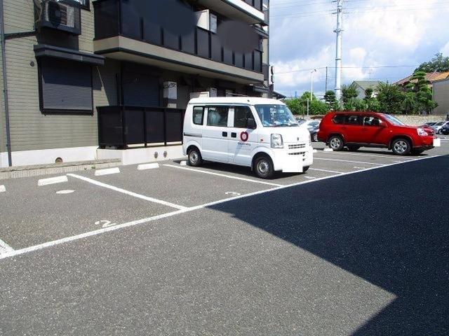 メゾン一の坪（302） 駐車場