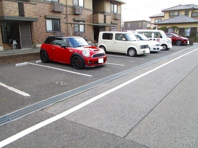 プルミエ（203） 駐車場