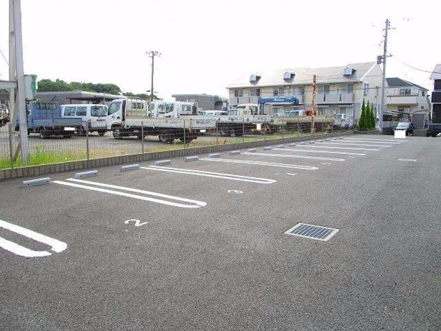メゾンソレイユ（106） 駐車場