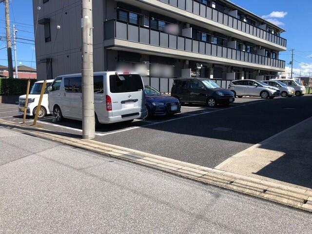 メゾンドォ渕谷　ＡＢ（B203） 駐車場