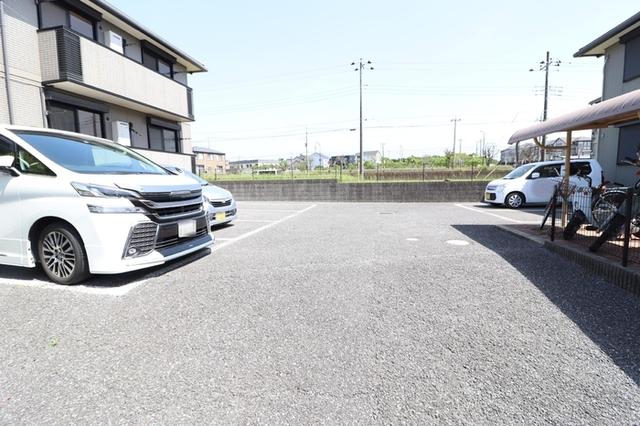 ファースト・エアフォルク　ⅠⅡⅢ（2201） 駐車場