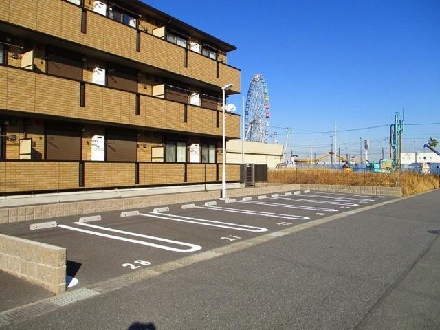 ラフィネフィオ−レ（107） 駐車場