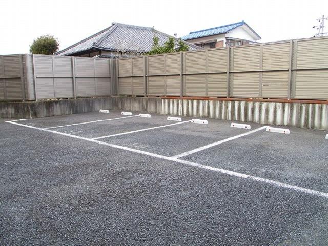 トリニシティ　参番館（205） 駐車場