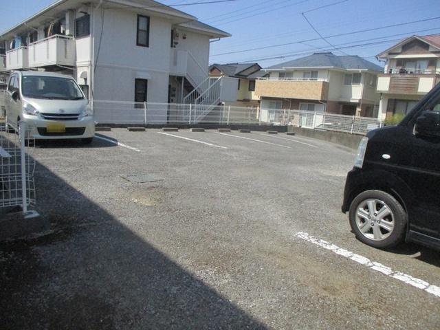 メゾンクレール　四番館（203） 駐車場
