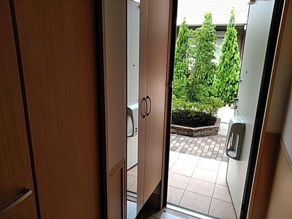 サンライズ 玄関