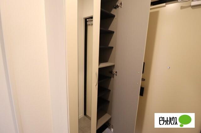 オークス（307） 玄関
