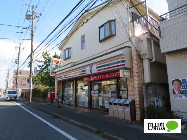 セブンイレブン幕張本郷駅前店：251m