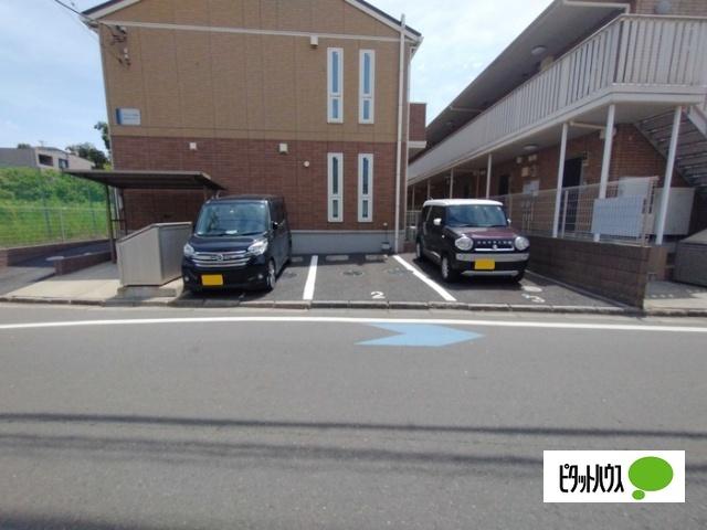 アンジュール芝山（203） 駐車場