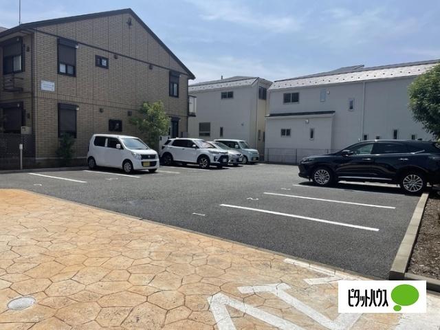 グランドゥール　B（106） 駐車場