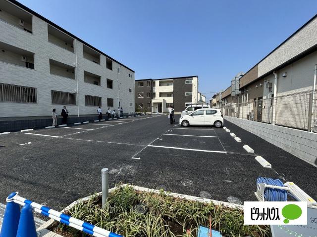 GREEN　GABLES　FAMIRIA　A（303） 駐車場