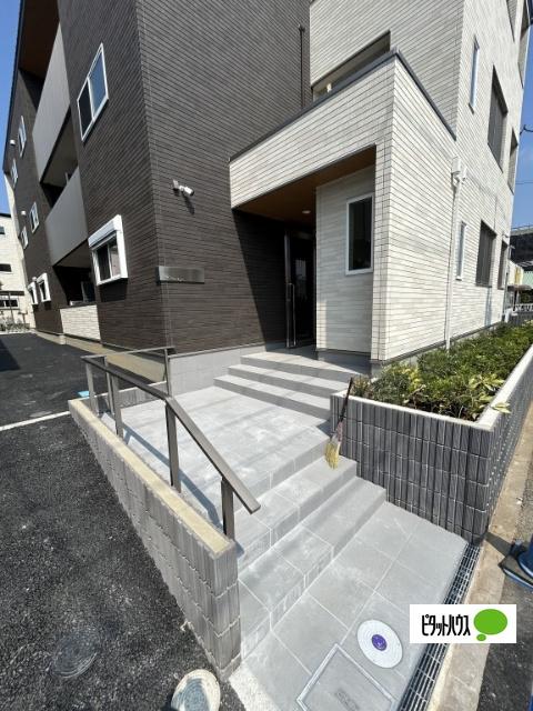 GREEN　GABLES　FAMIRIA　A（303） エントランス