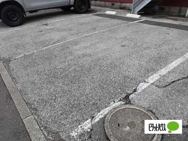 村山ハイツ（103） 駐車場
