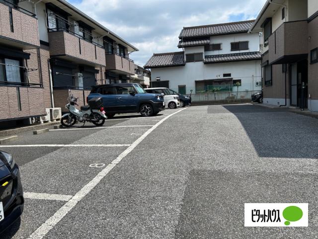 パレドソレイユ・エトワール（B202） 駐車場