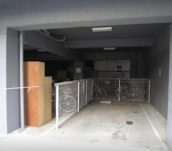 萩中マンション（301） 駐車場