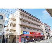 1階はドラッグストア