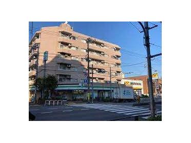 ファミリーマート大森北店：88m