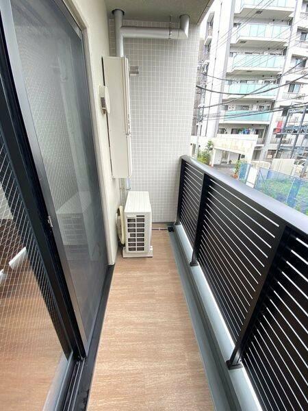ＳＱＵＡＲＥ　ＣＩＴＹ　ＴＳＵＲＵＭＩ　ＲＩＶＥＲＳＩＤＥ（604） バルコニー