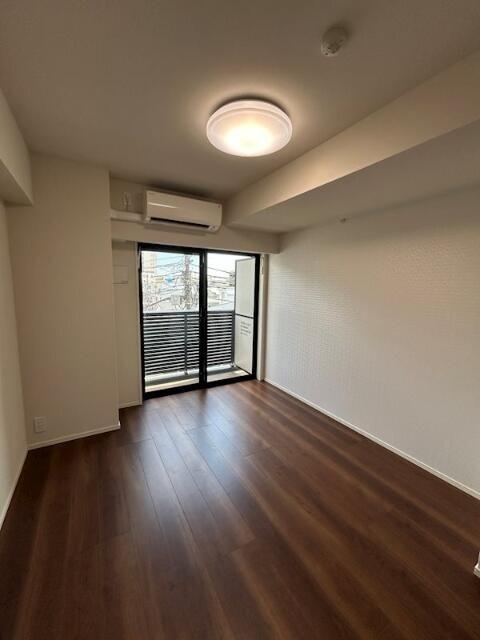 ＳＱＵＡＲＥ　ＣＩＴＹ　ＴＳＵＲＵＭＩ　ＲＩＶＥＲＳＩＤＥ（604） リビング