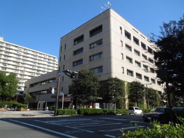 横浜市鶴見区役所：332m