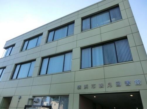 横浜市鶴見図書館：750m