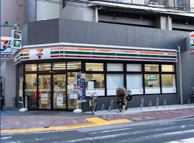 セブンイレブン西蒲田すずらん通り店：90m