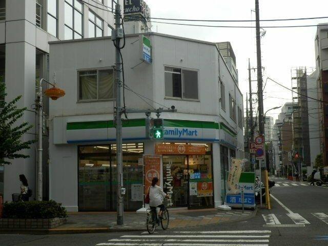 ファミリーマート蒲田四丁目店：121m