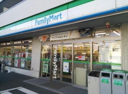 ファミリーマート東大井三丁目店：402m