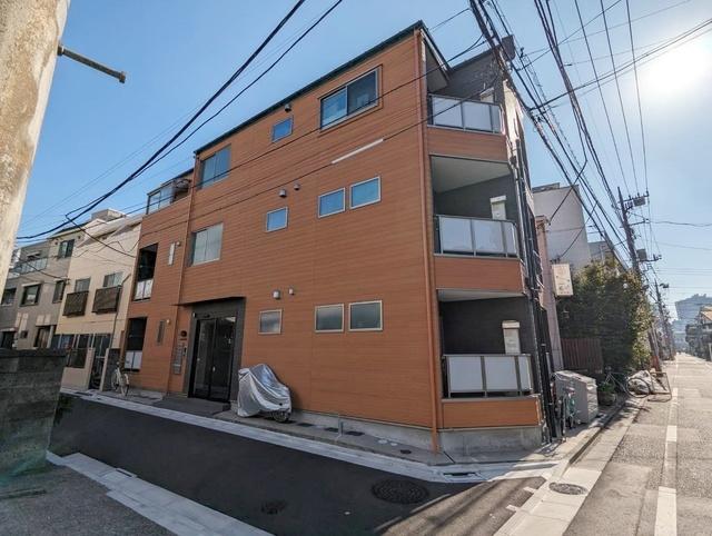 梅屋敷駅より徒歩2分 築5年9ヶ月 3階建の賃貸物件