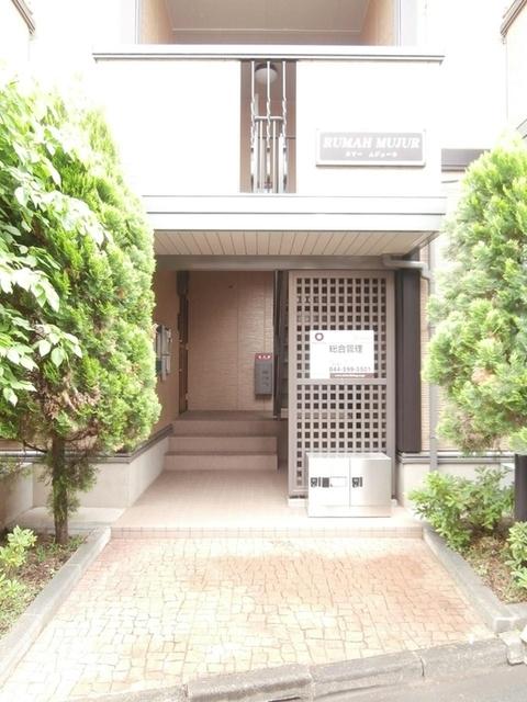 ＲＵＭＡＨ ＭＵＪＵＲ（202） エントランス