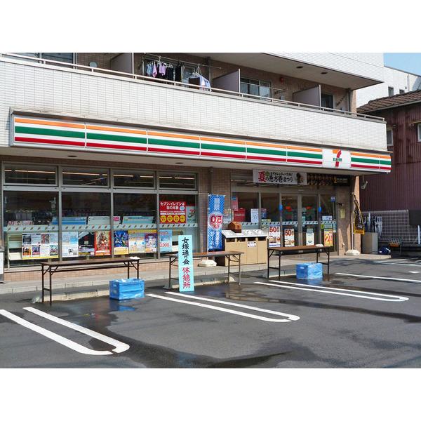 セブンイレブン大田区西蒲田店：278m